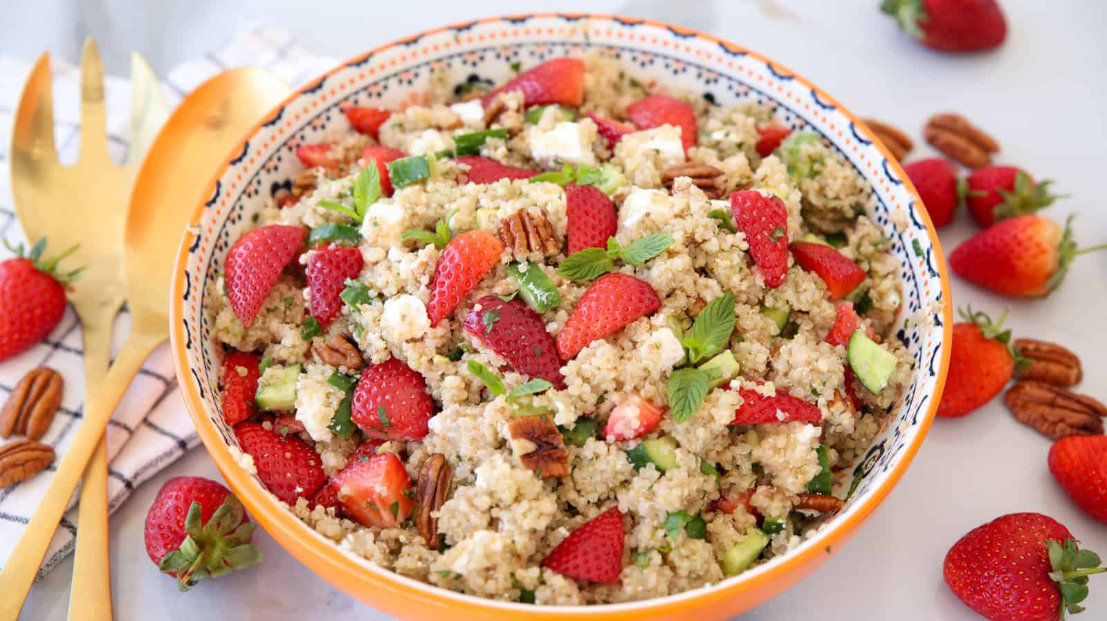 The Ultimate Strawberry Quinoa Salad: Sweet, Tangy, & Satisfying